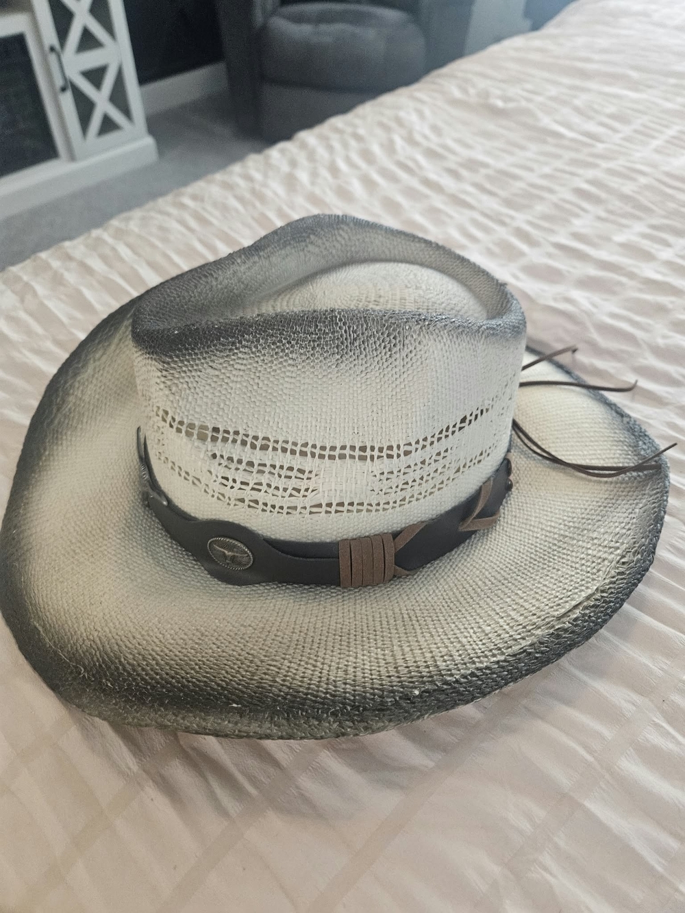Men's Two-Tone Straw Cowboy Hat with Leather Band - White and Black